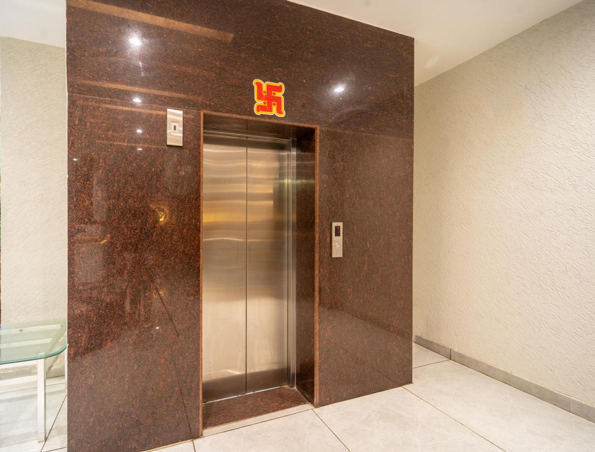 Treebo Kamal Regency Hotell Bhopal Exteriör bild