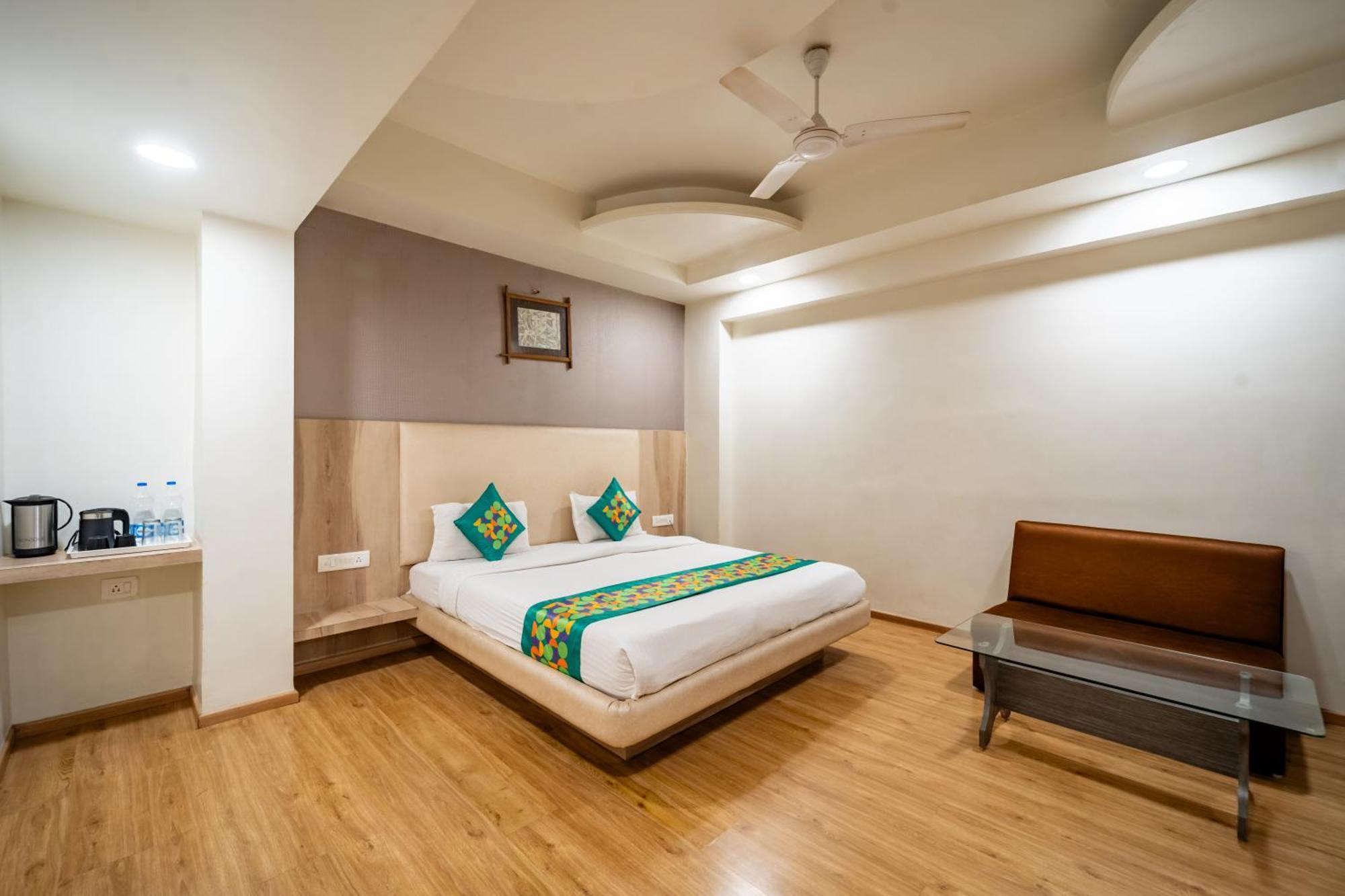 Treebo Kamal Regency Hotell Bhopal Exteriör bild