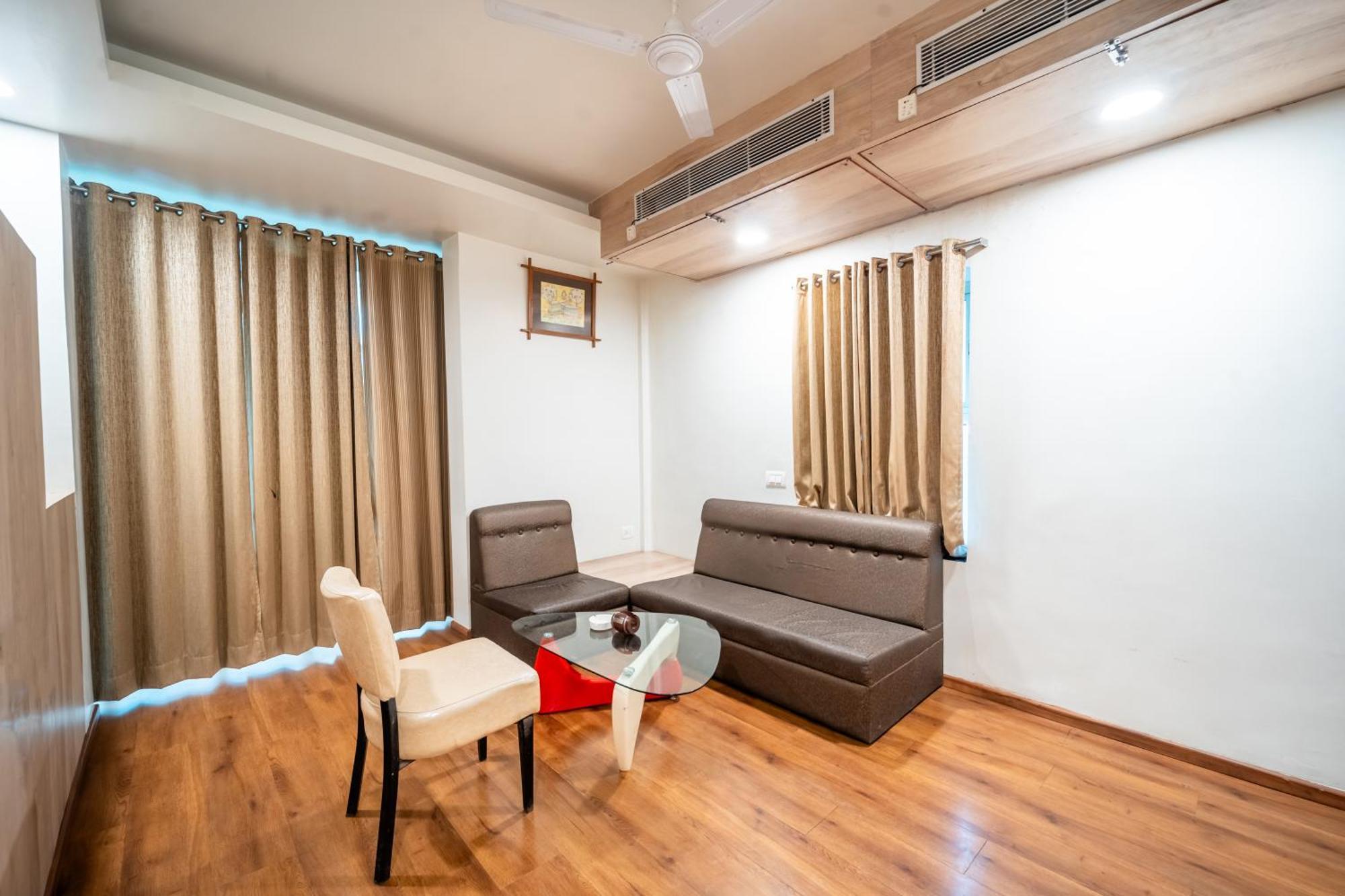 Treebo Kamal Regency Hotell Bhopal Exteriör bild